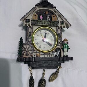 Quartz Chalet Wall Clock - Cream and Black Decorative Home Wall Decor